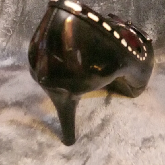 Heels - Picture 3 of 3